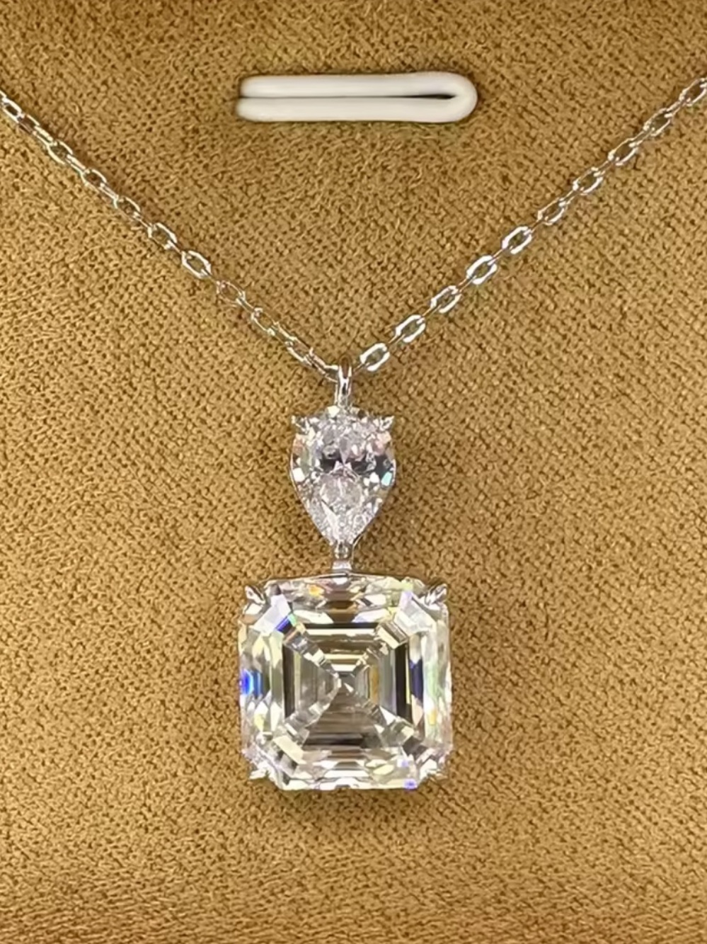 18k 4ct Asscher Cut Pendant - Picture 3 of 10